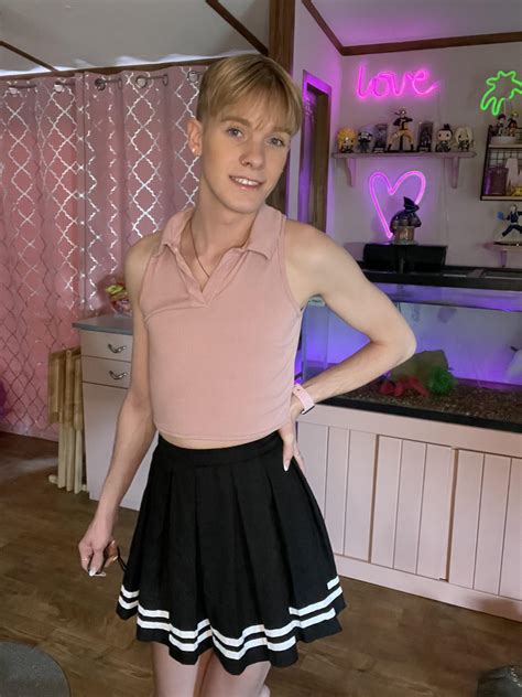 New Videos Tagged with femboy (3,397)